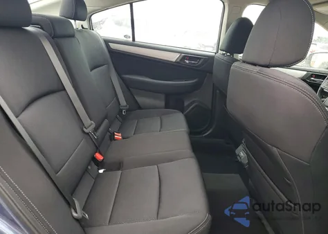 2018 Subaru Legacy 2.5I Premium z USA, uszkodzony, nr VIN 4S3BNAC64J3035415